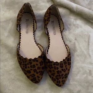 Leopard print flat shoes